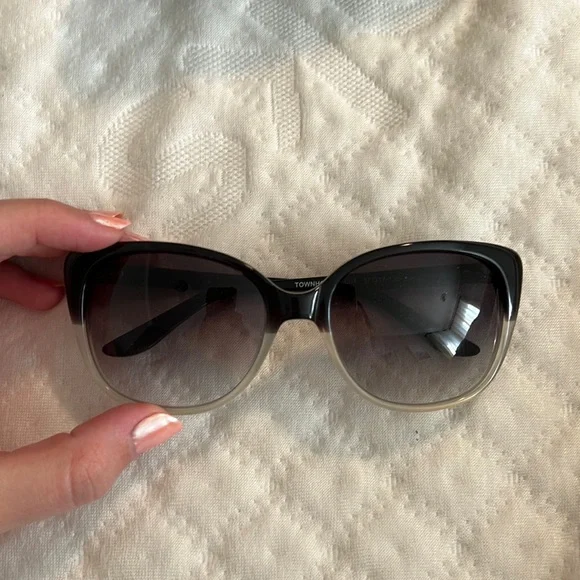 Ann Taylor | Accessories | Ann Taylor Sunglasses | Poshmark display picture 3